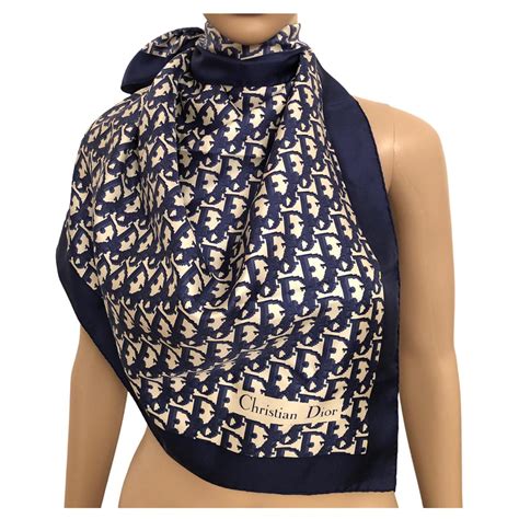 Foulard Dior .